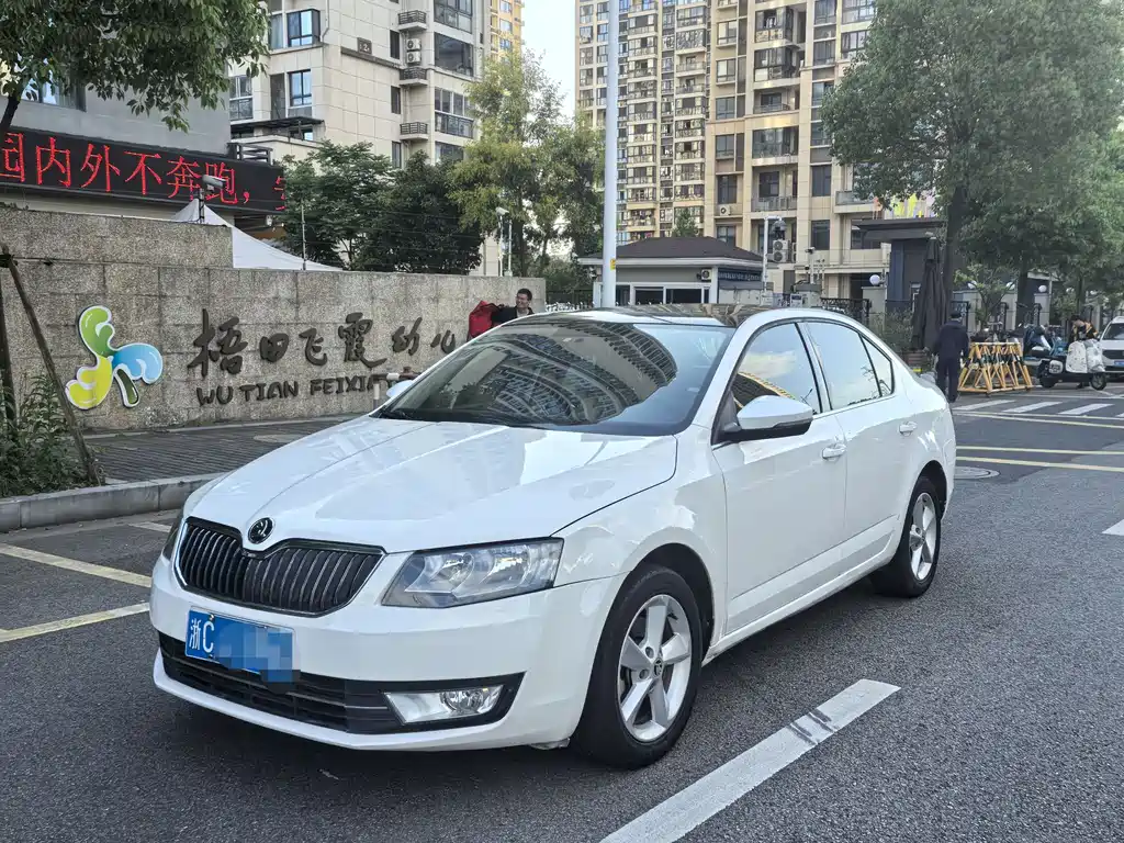 Skoda Octavia 2015 — фото 1