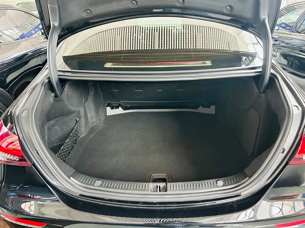 Mercedes-Benz E-Class 2021 — фото 15