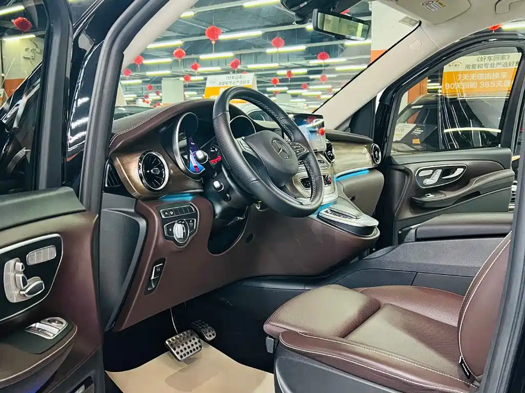 Mercedes-Benz V-Class 2023 — фото 9