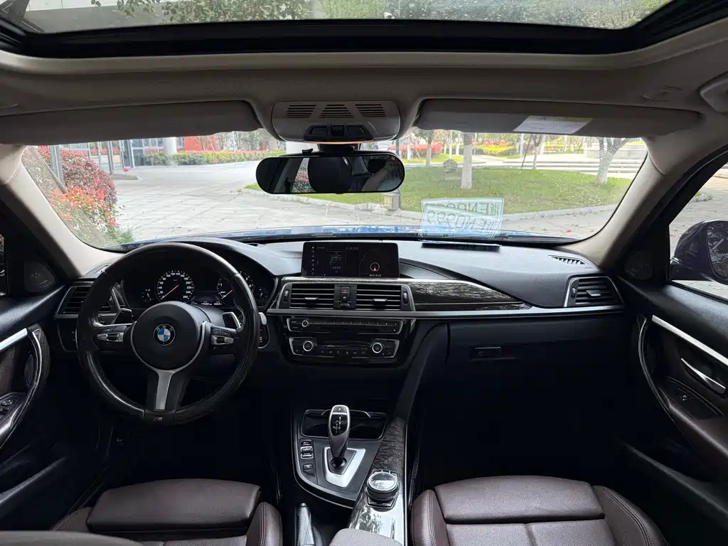 BMW 3 Series 2019 — фото 14