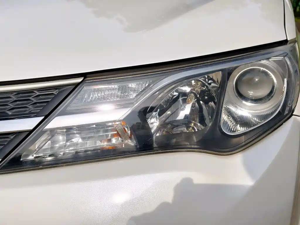 Toyota RAV4 2015 — фото 25