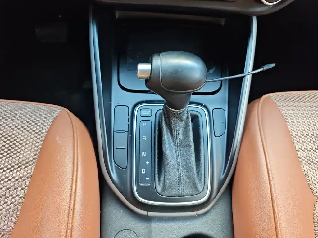 Kia Carens 2015 — фото 15