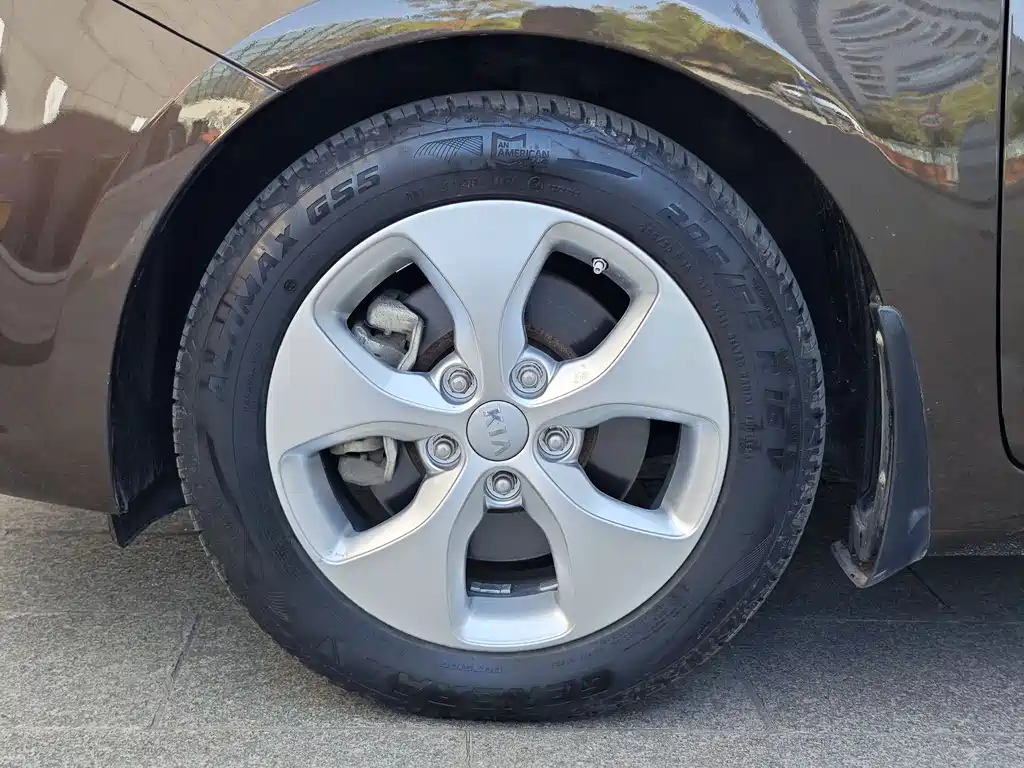 Kia Carens 2015 — фото 18