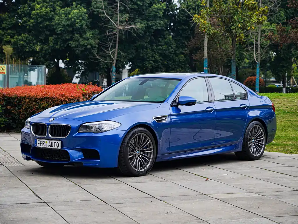 BMW M5 2012 — фото 1