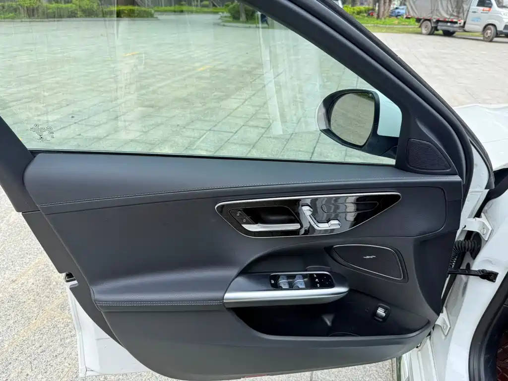 Mercedes-Benz C-Class 2023 — фото 4