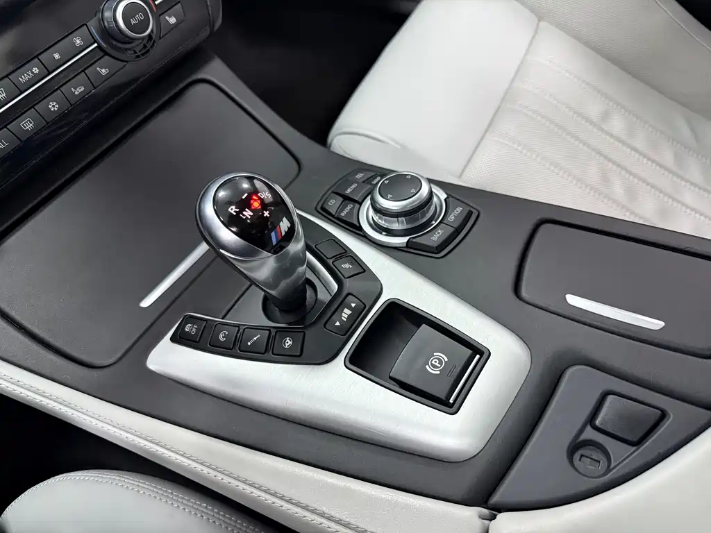BMW M5 2012 — фото 26