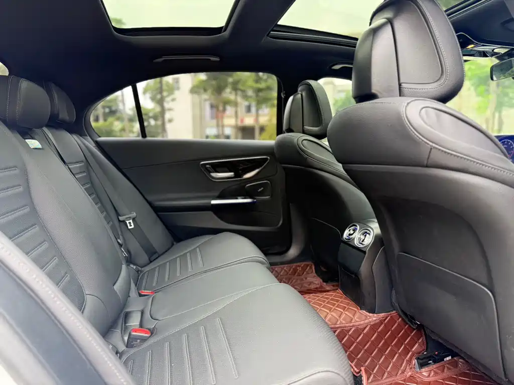 Mercedes-Benz C-Class 2023 — фото 12