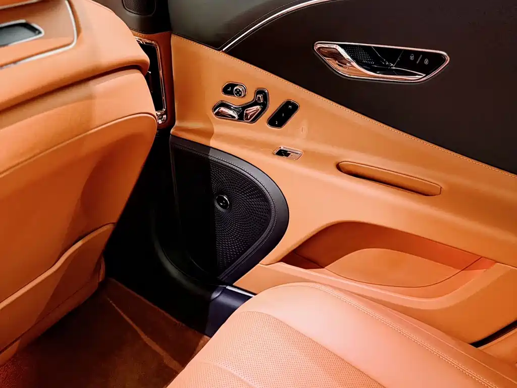 Bentley Flying Spur PHEV 2024 — фото 16