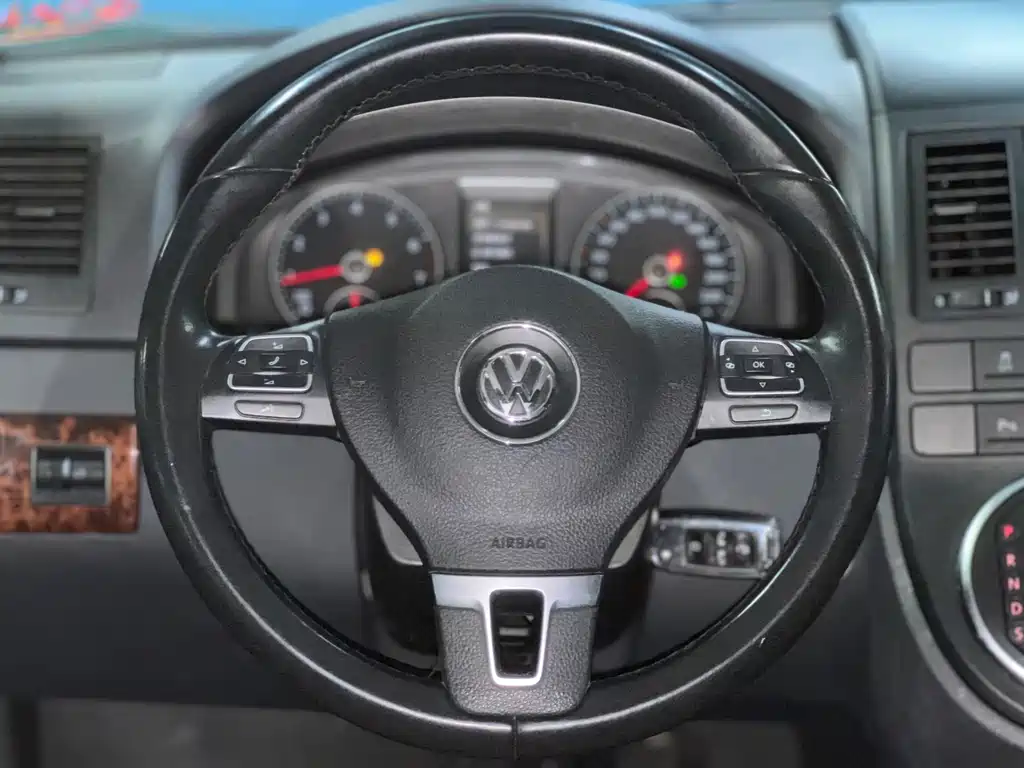 Volkswagen Multivan 2015 — фото 9