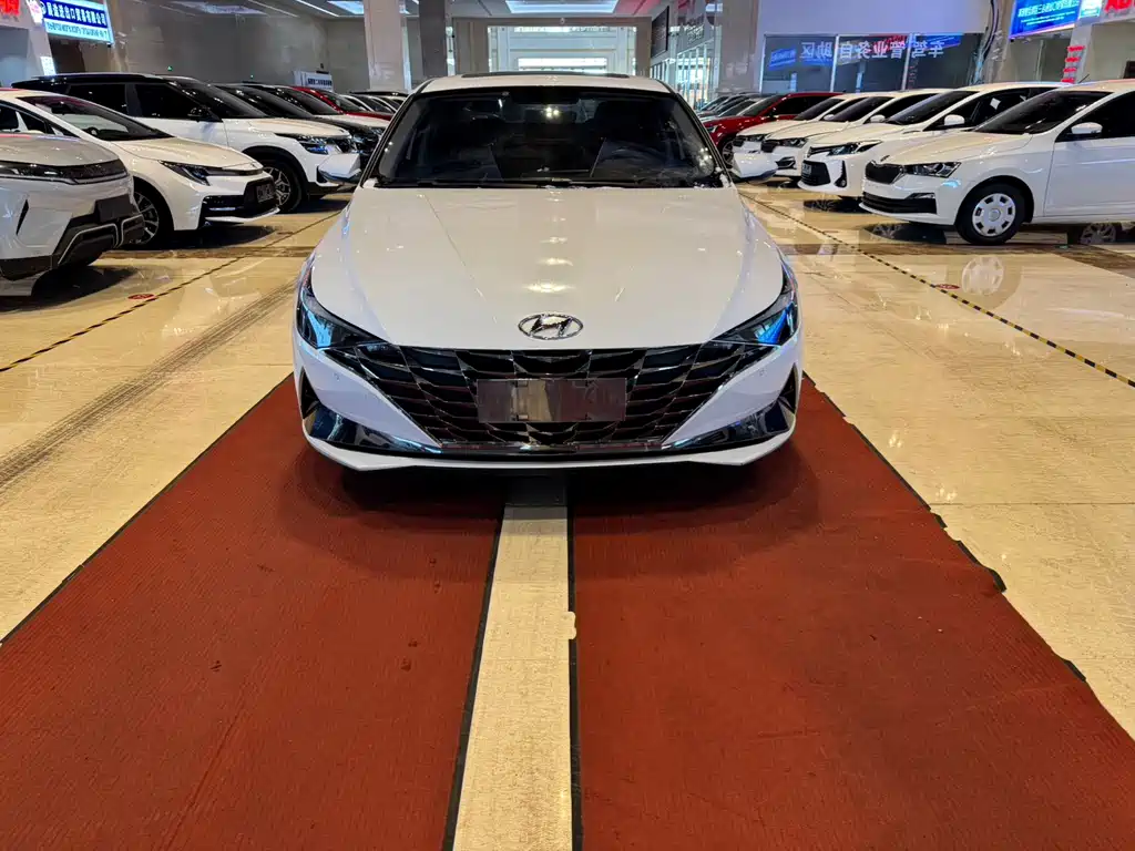 Hyundai Elantra 2023 — фото 3