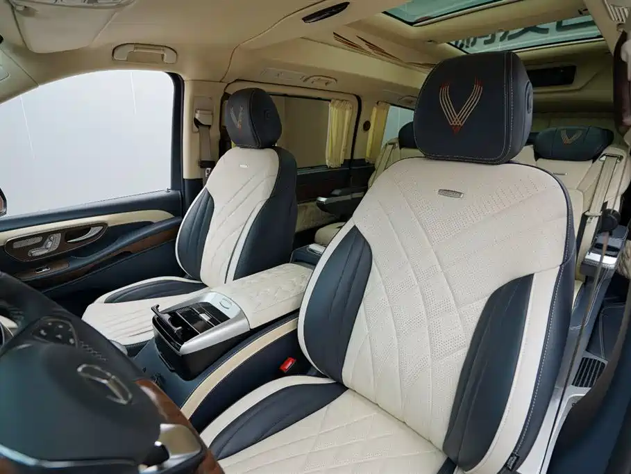 Mercedes-Benz V-Class 2023 — фото 4