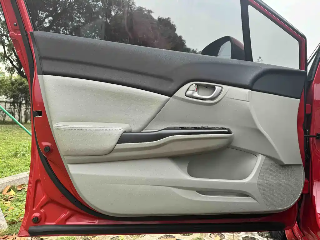 Honda Civic 2016 — фото 10