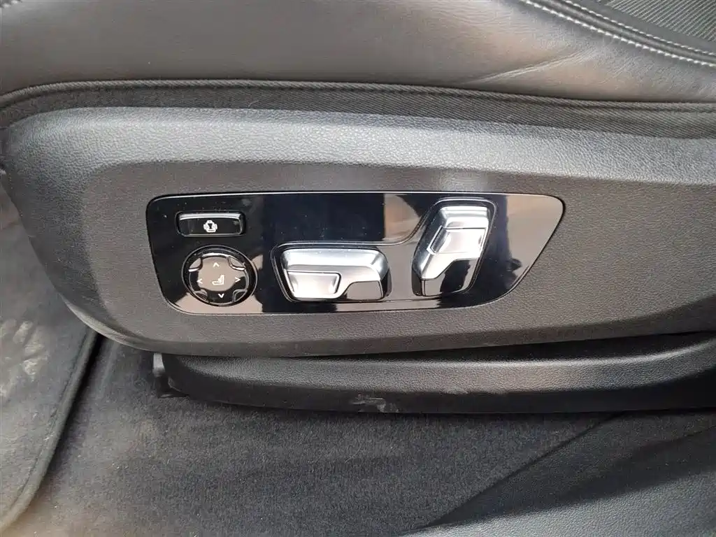 BMW XM 2024 — фото 10