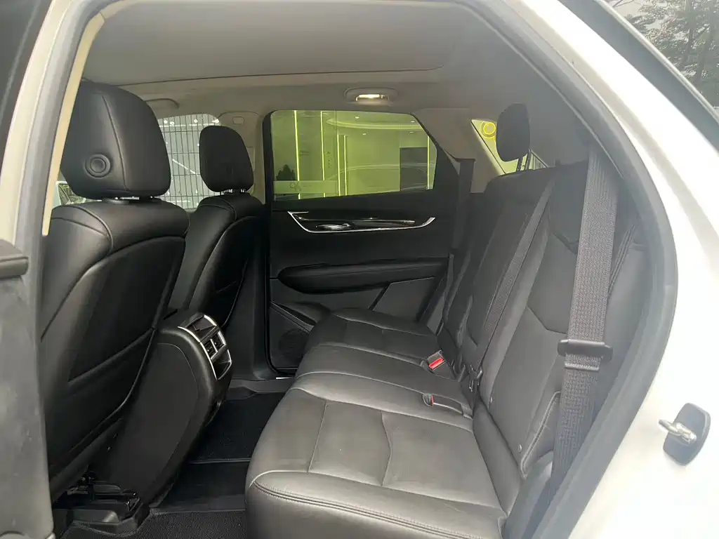Cadillac XT5 2017 — фото 10