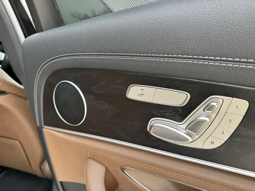 Mercedes-Benz E-Class 2019 — фото 17