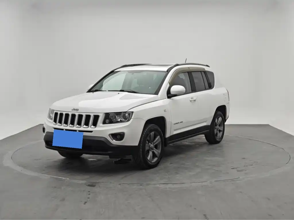 Jeep Compass 2015 — фото 1