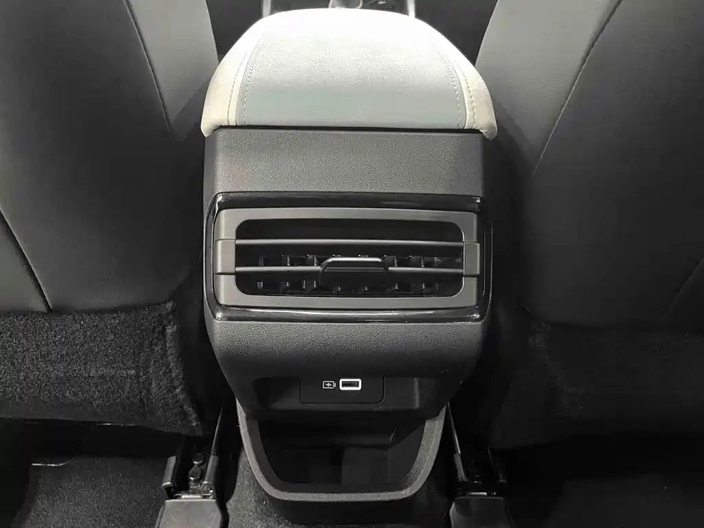 Geely Emgrand S 2022 — фото 11