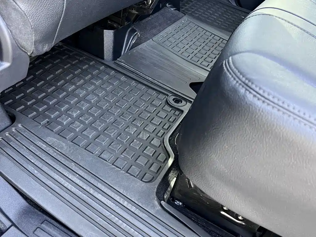 Land Rover Discovery 2010 — фото 29