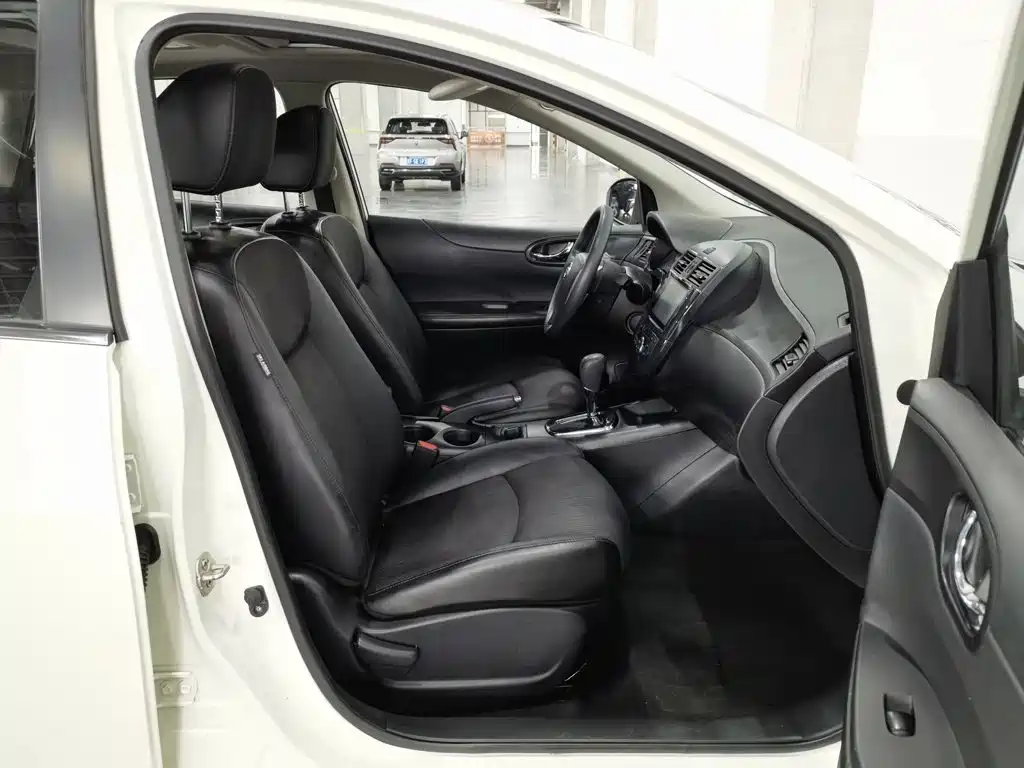 Nissan Tiida 2015 — фото 23