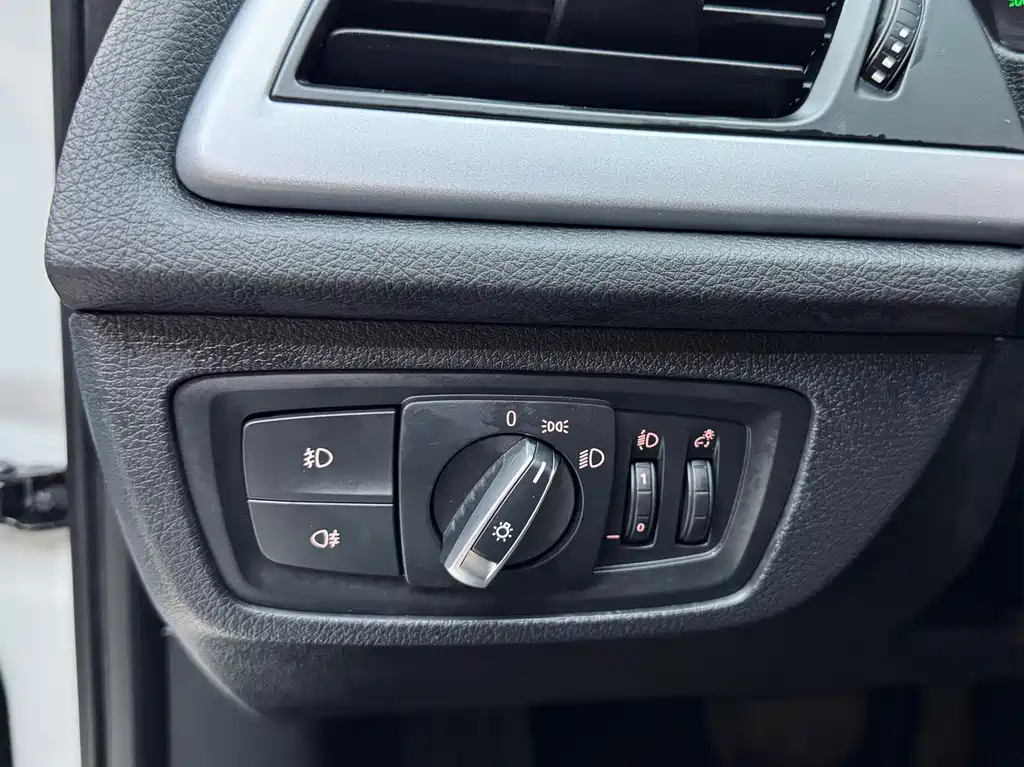 BMW 1 Series 2017 — фото 12