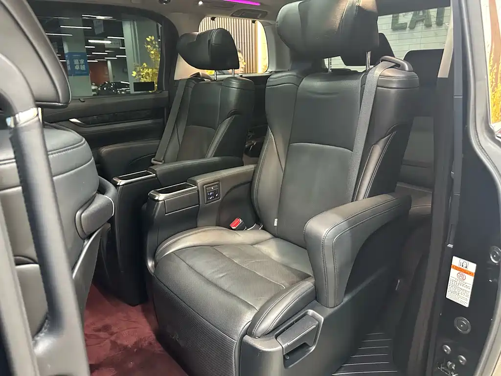 Toyota Vellfire 2021 — фото 11
