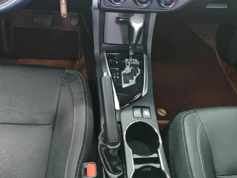 Toyota Corolla 2018 — фото 16