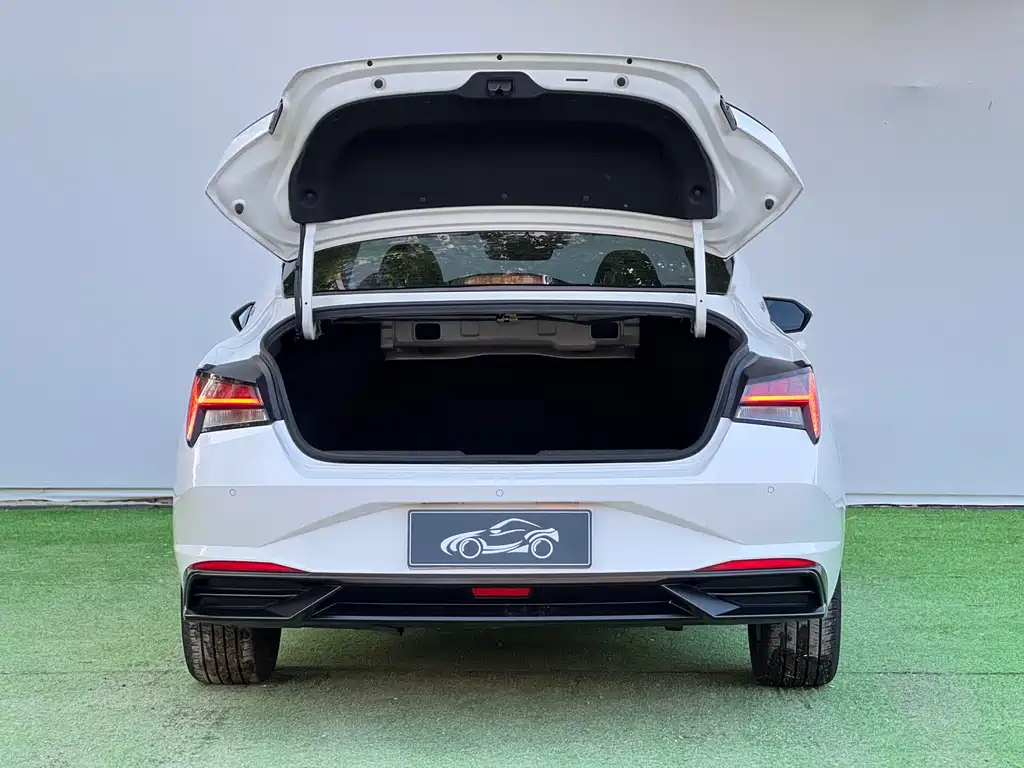 Hyundai Elantra 2022