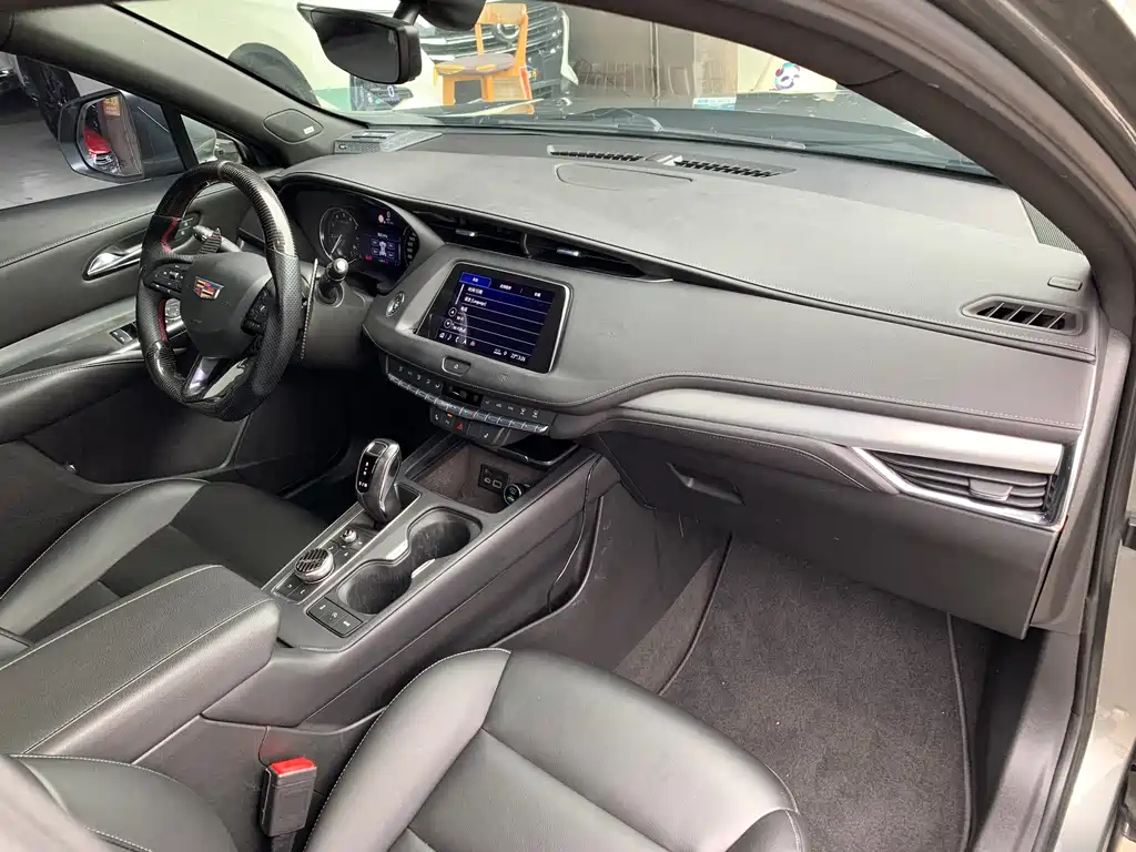 Cadillac XT4 2019 — фото 11