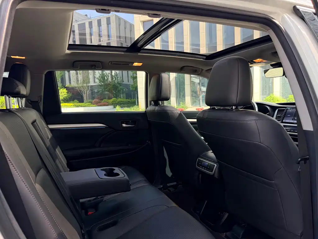 Toyota Highlander 2018 — фото 18