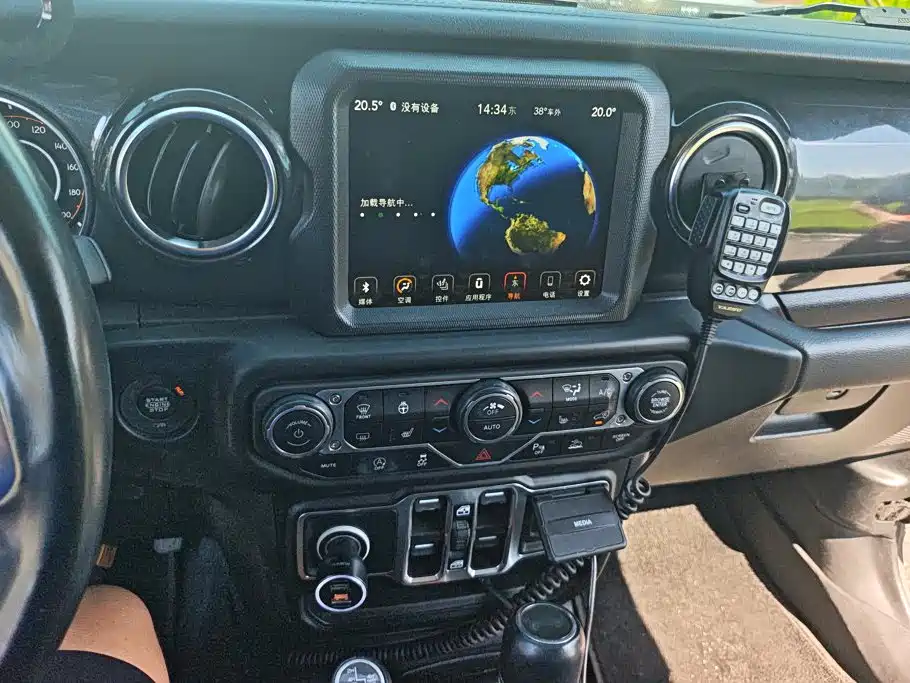 Jeep Wrangler 2023 — фото 12