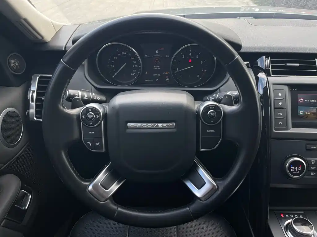 Land Rover Discovery 2018 — фото 17