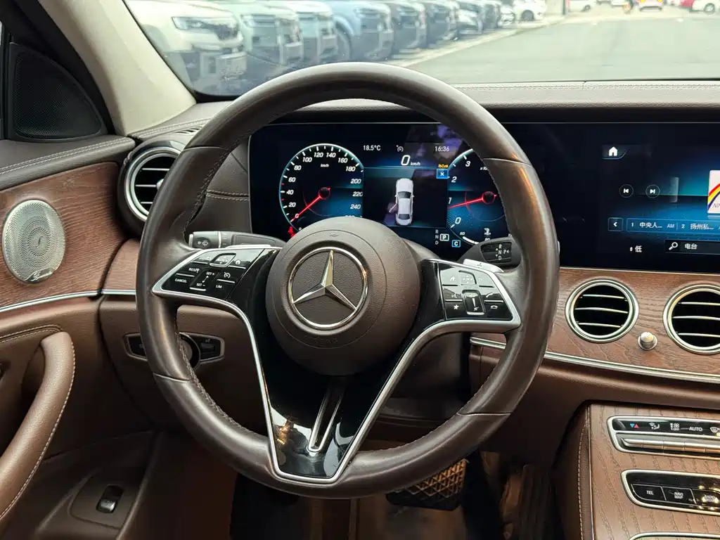 Mercedes-Benz E-Class 2023 — фото 10