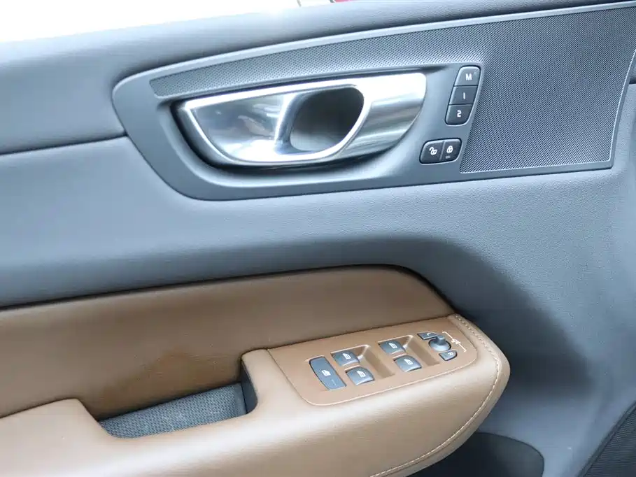 Volvo XC60 2024 — фото 13