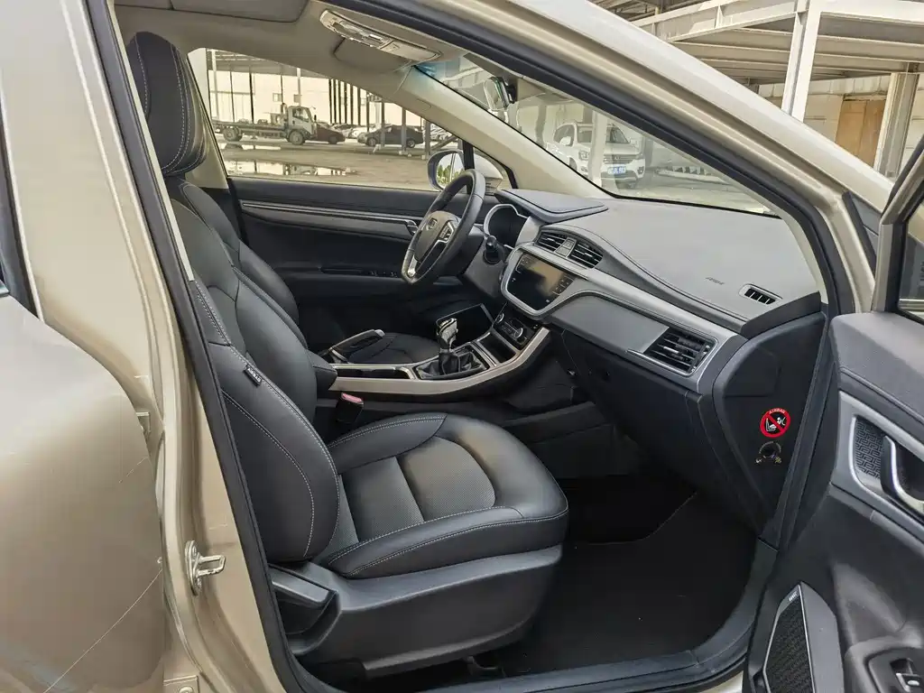 Geely Emgrand GS 2018 — фото 11