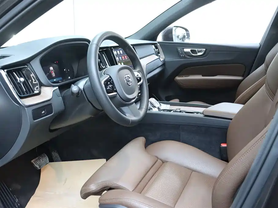 Volvo XC60 2024 — фото 14