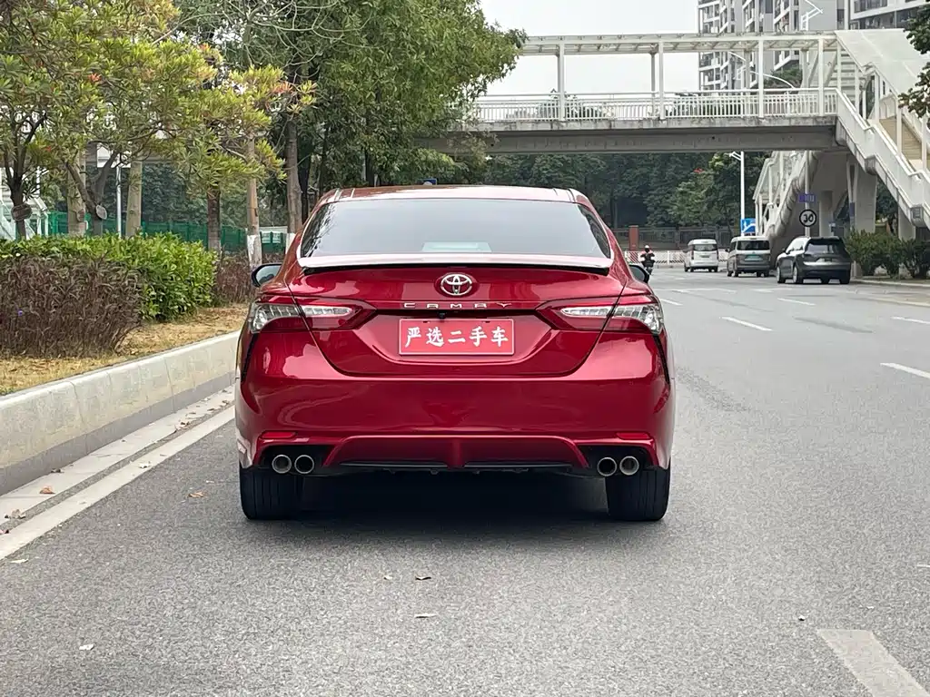 Toyota Camry 2018 — фото 24