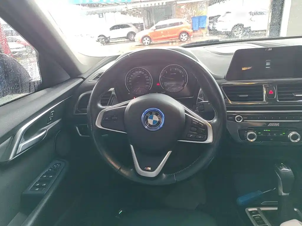 BMW 1 Series 2018 — фото 11