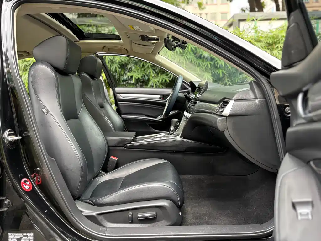 Honda Accord 2018 — фото 10