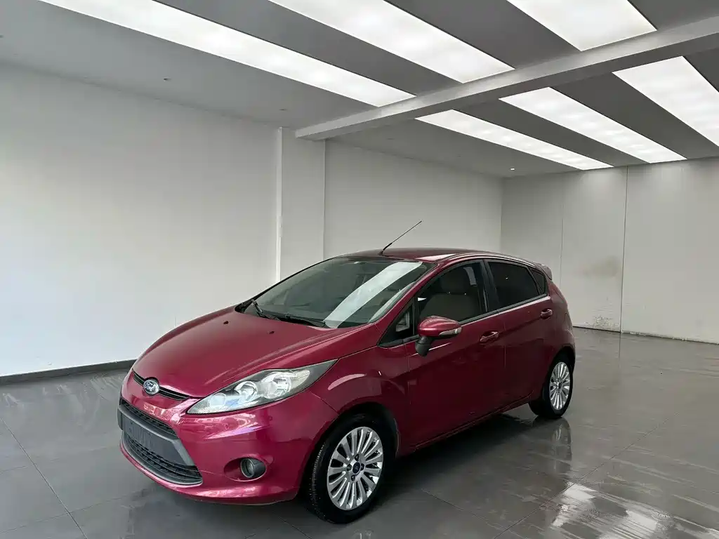 Ford Fiesta 2011 — фото 1