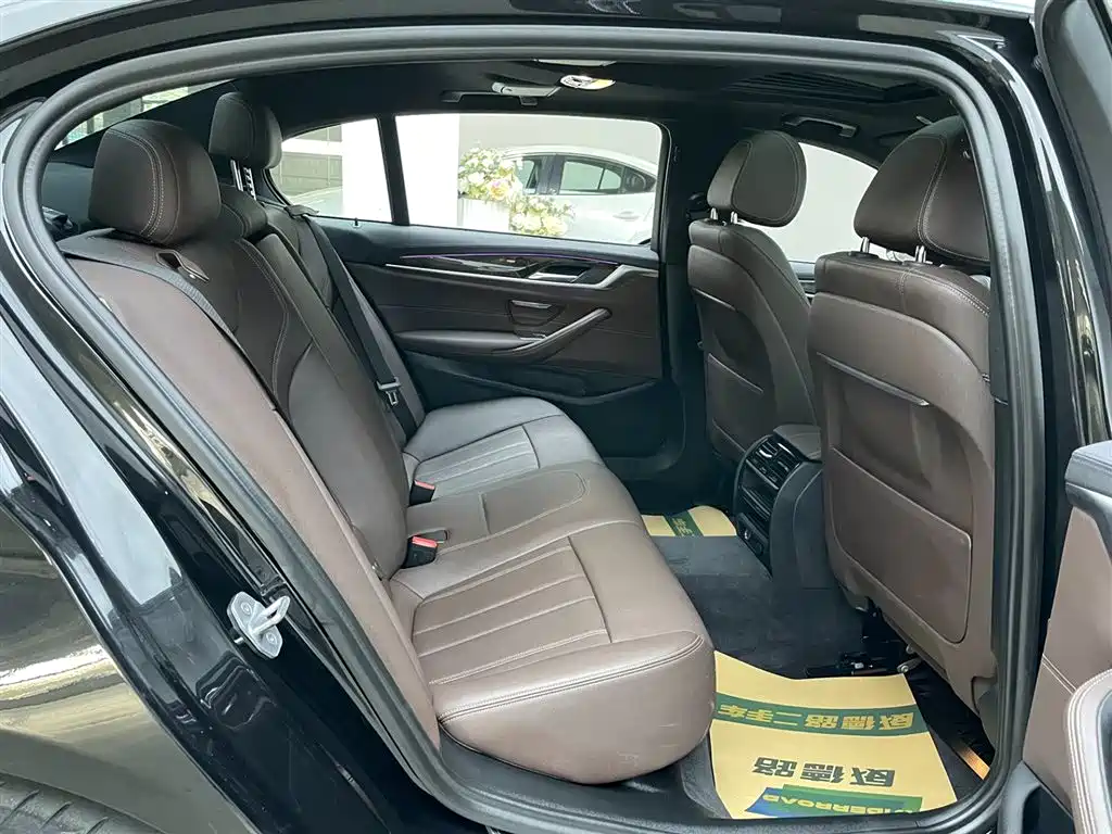 BMW 5 Series 2019 — фото 17