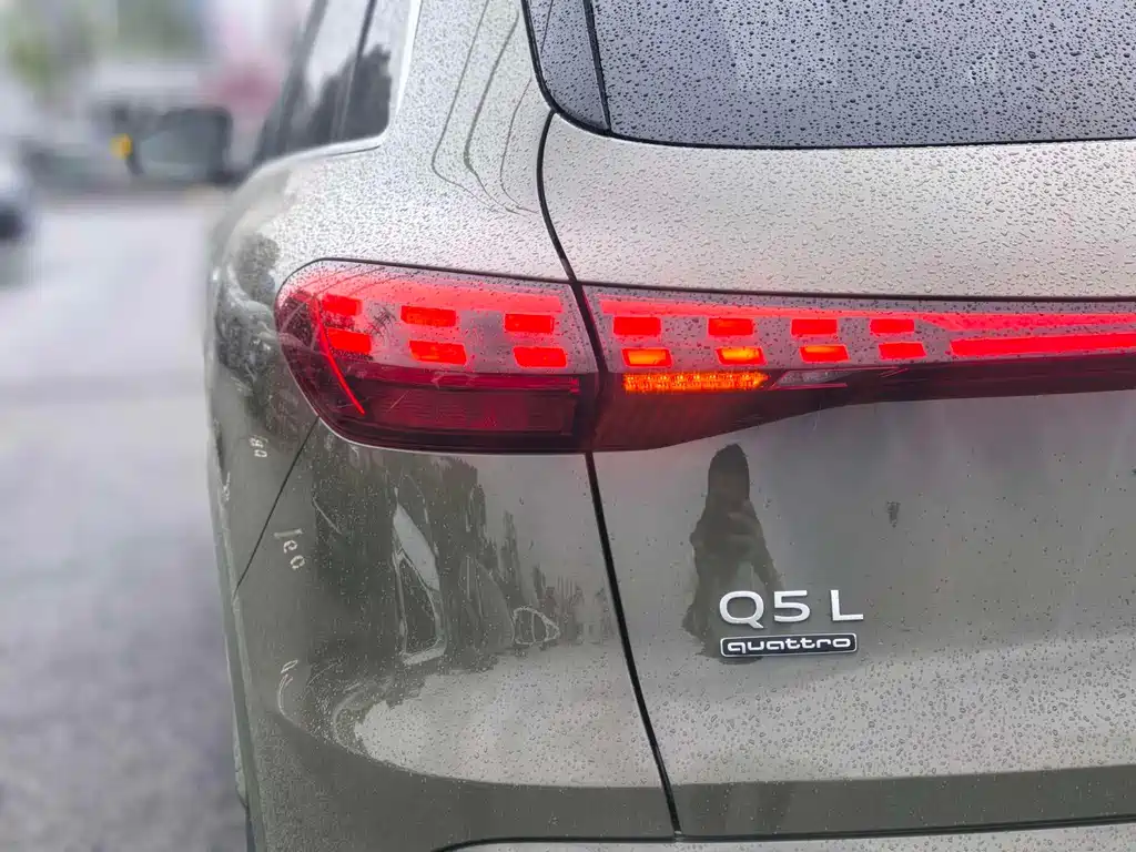 Audi Q5L 2025 — фото 15