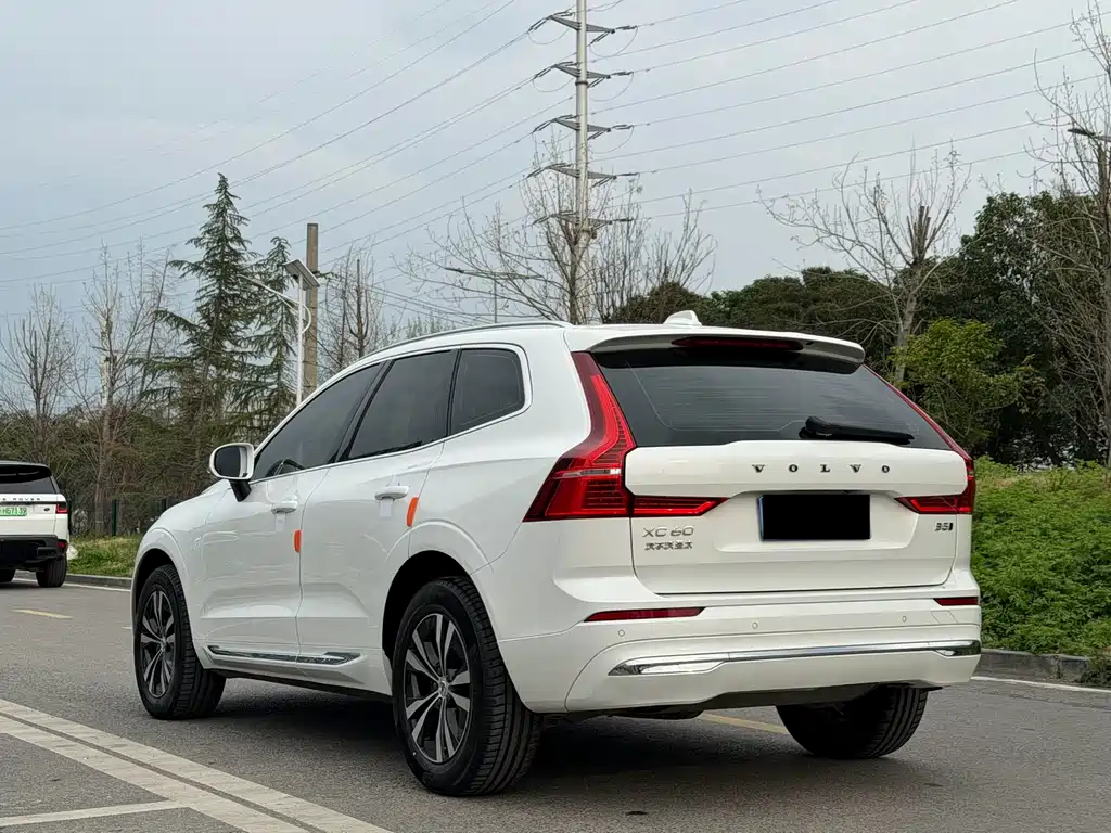 Volvo XC60 2022 — фото 6