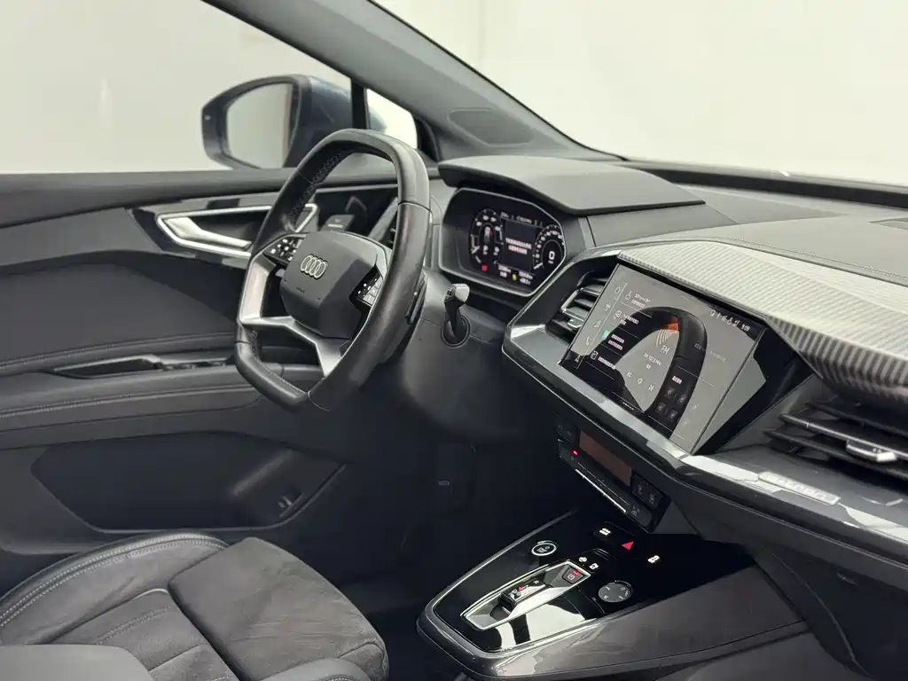 Audi Q4 E-Tron 2023 — фото 14