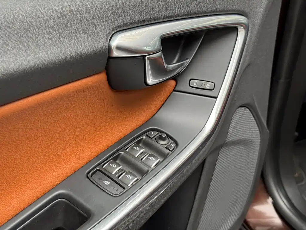 Volvo S60 2017 — фото 15