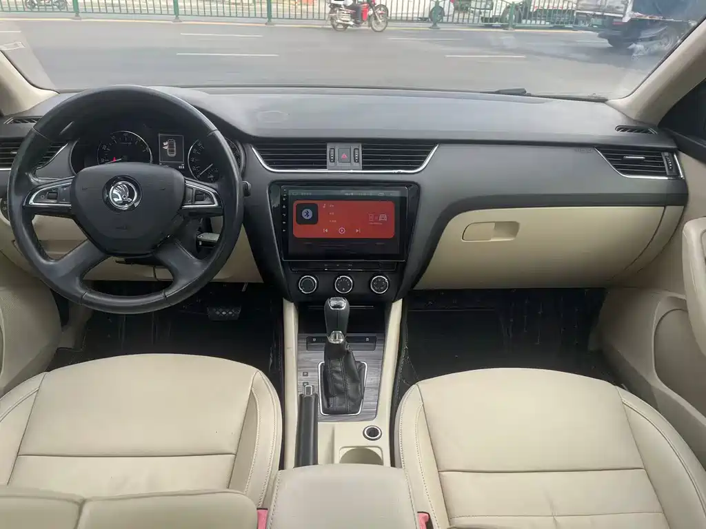 Skoda Octavia 2015 — фото 3