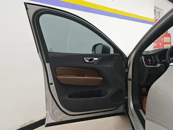 Volvo XC60 2023