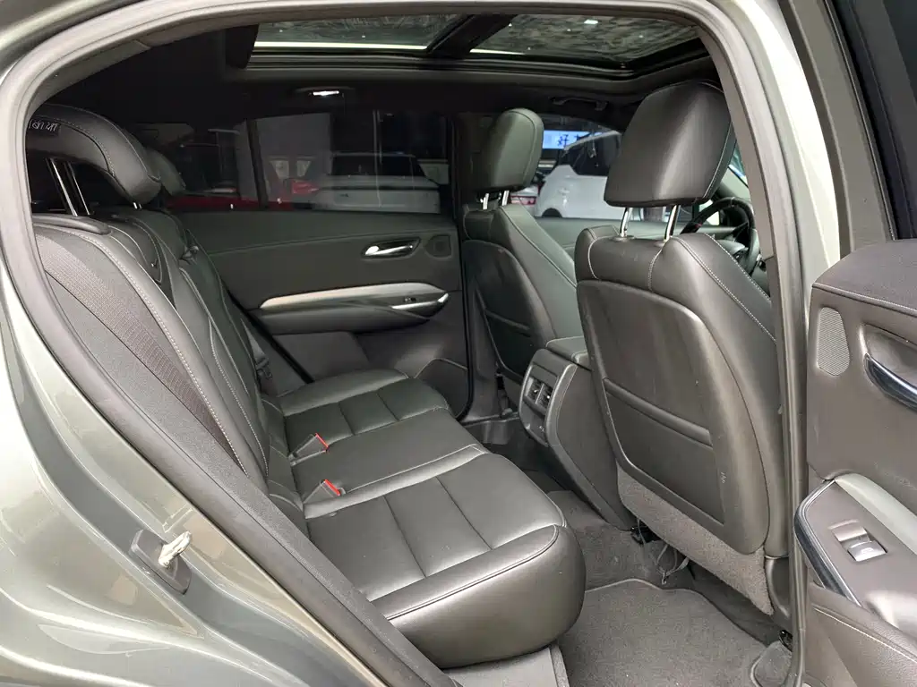 Cadillac XT4 2019 — фото 12