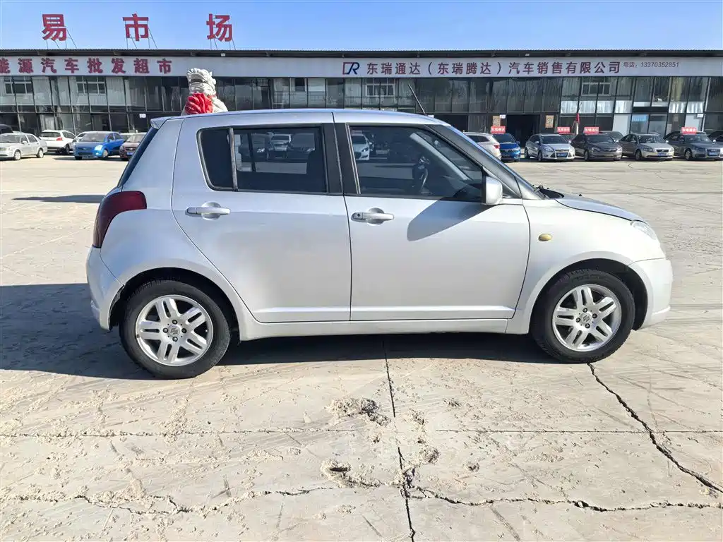 Suzuki Swift 2010 — фото 10