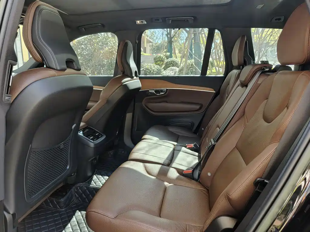 Volvo XC90 2022 — фото 15