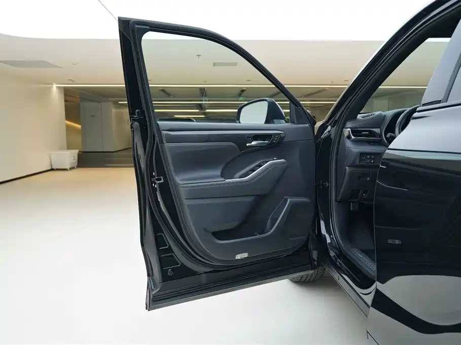 Toyota Crown Kluger 2023 — фото 16